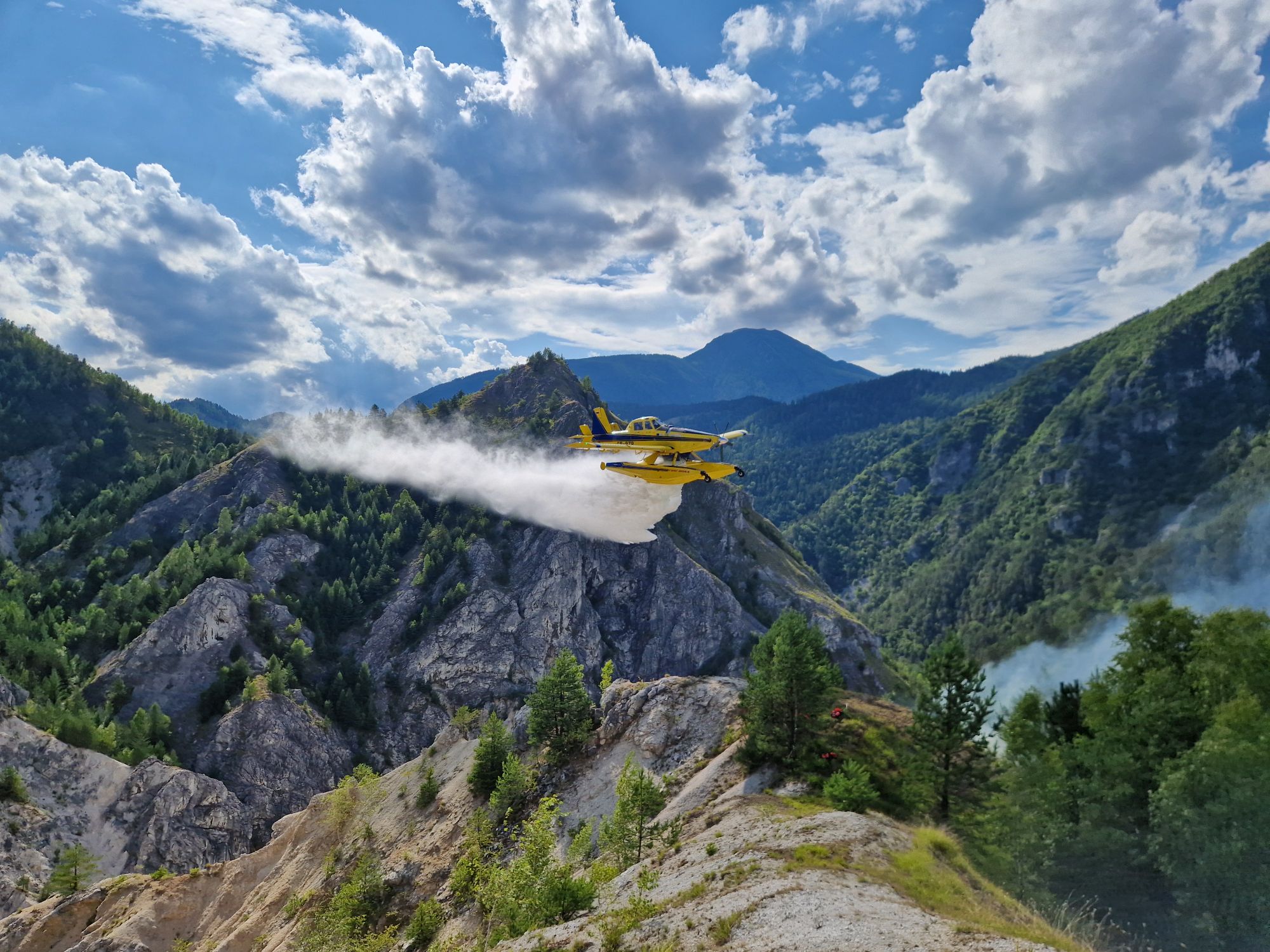 FOTO in VIDEO: Izbruhnil požar nad Žerjavom, gasilci se borijo z ognjem