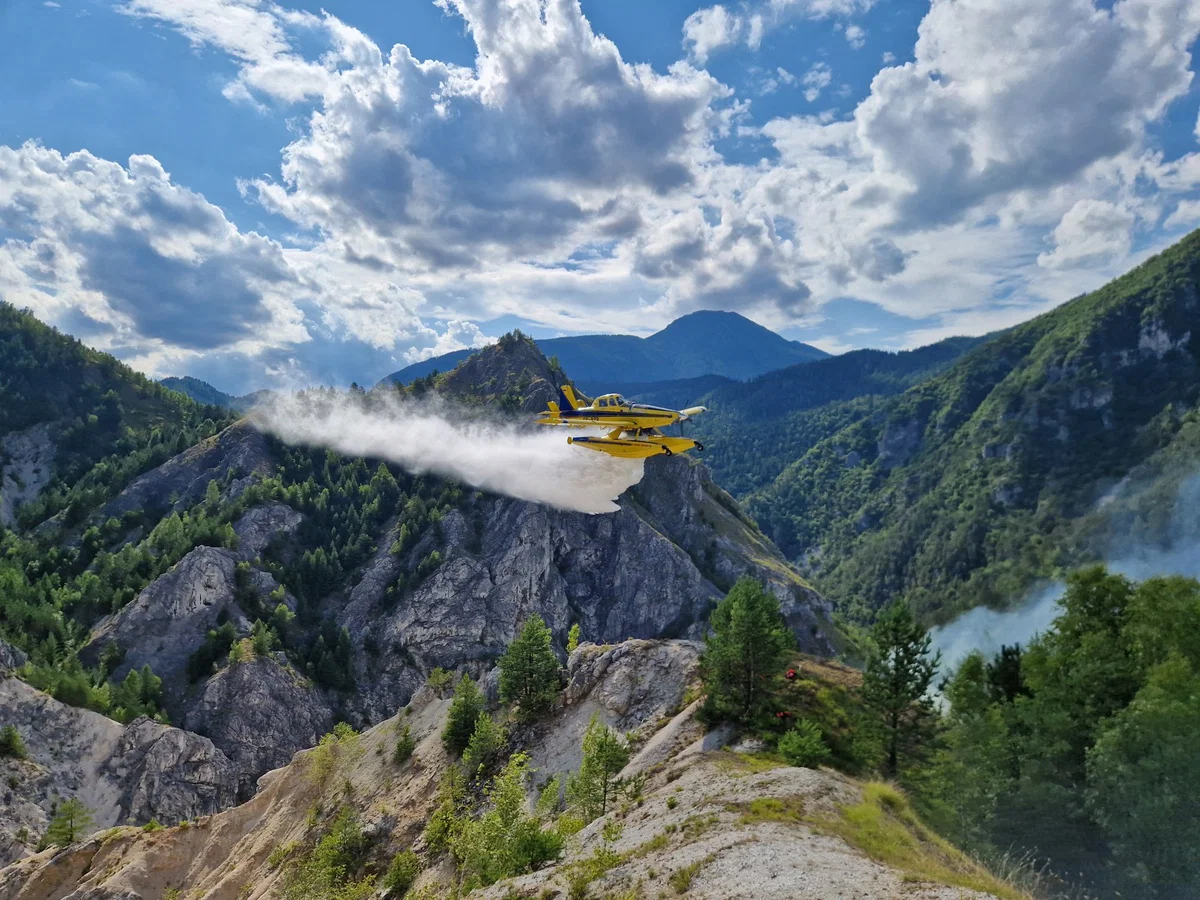 FOTO in VIDEO: Izbruhnil požar nad Žerjavom, gasilci se borijo z ognjem