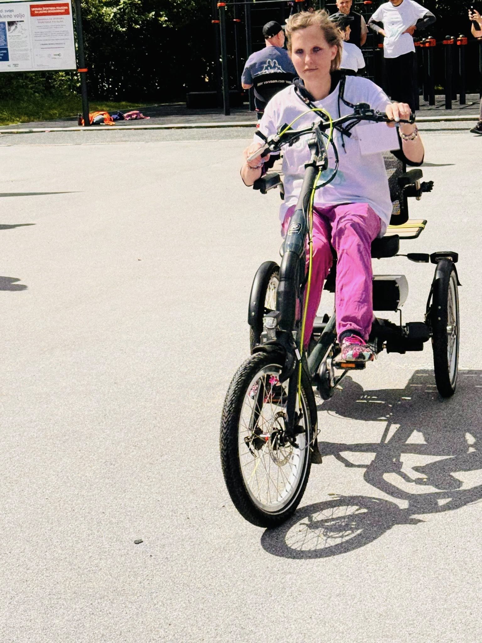 Pomagajte Maši iz Mežice do novega električnega trikolesa