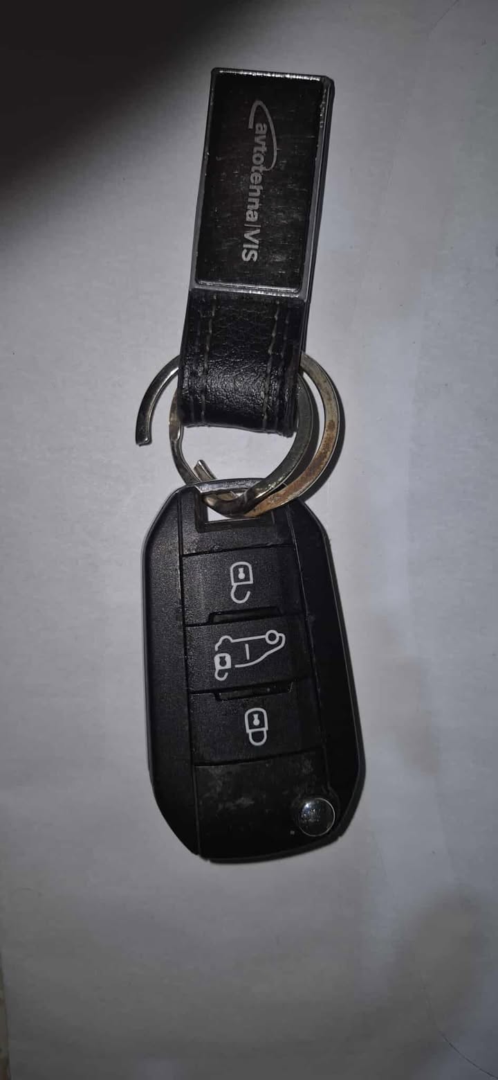 Ste izgubili avtomobilske ključe? Bralec jih je našel v Šentjanžu pri Dravogradu