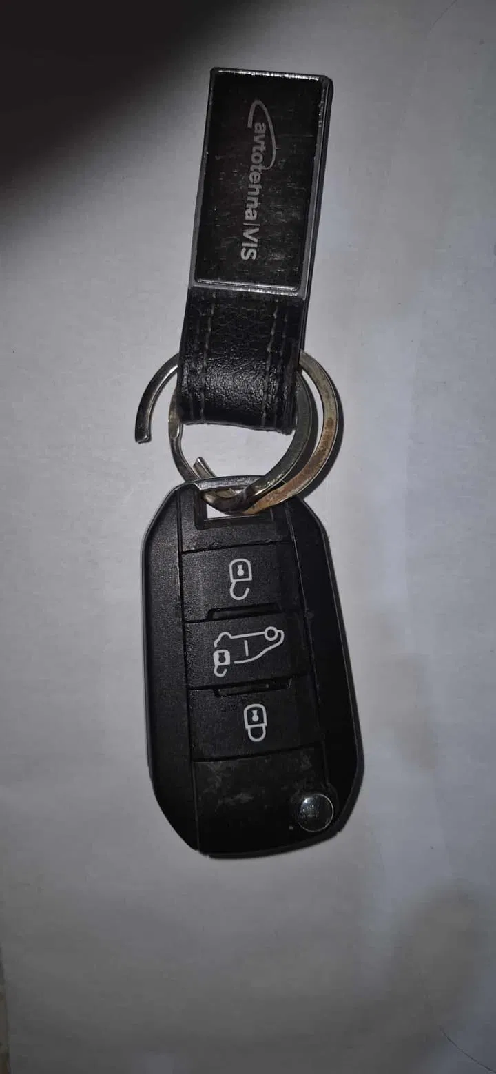 Ste izgubili avtomobilske ključe? Bralec jih je našel v Šentjanžu pri Dravogradu