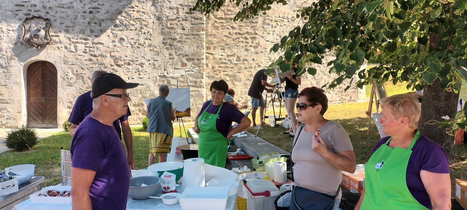 FOTO: V Dravogradu Likovna sekcija KD Dravograd pripravila Dan odprtih vrat