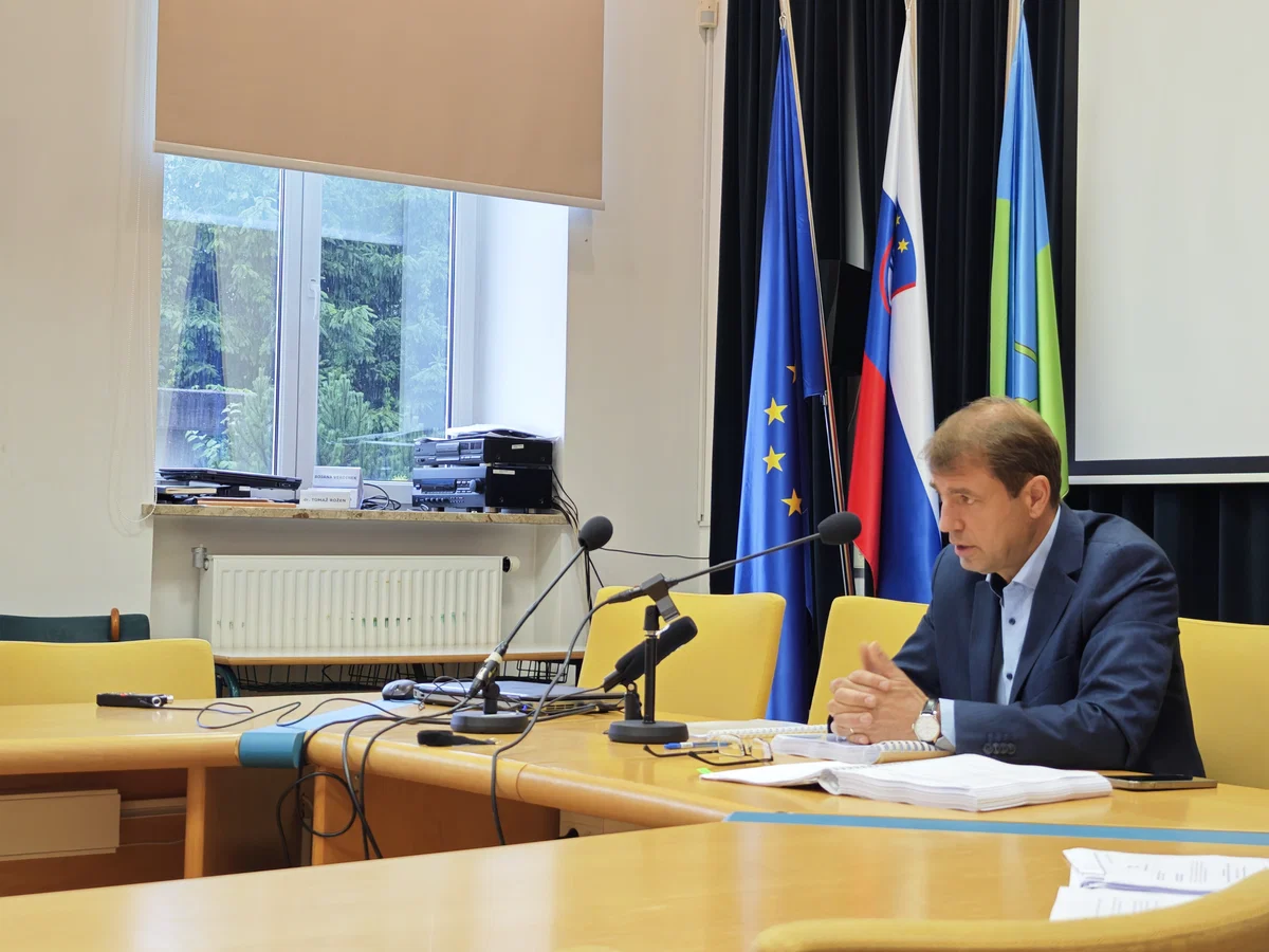 VIDEO: Na novinarski konferenci predstavljeni pomembni razvojni premiki v Občini Ravne na Koroškem, največja naložba v nov vodovod