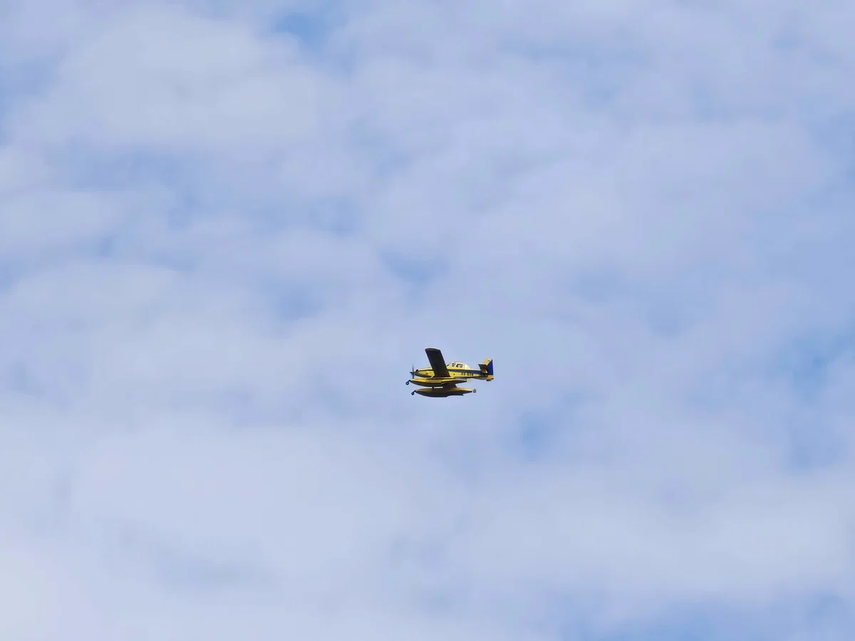 Gašenje nad Žerjavom še vedno v teku, gasilci opozarjajo - ne preletavajte območja z droni