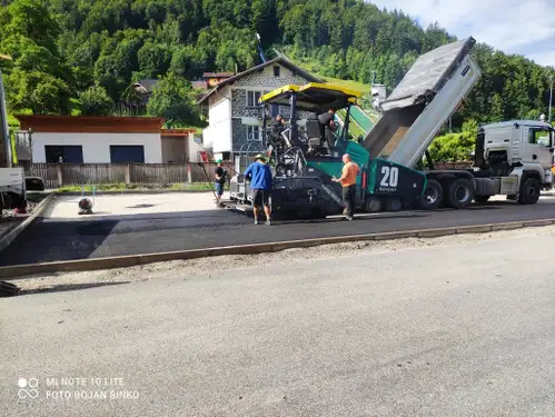 Prvi teden septembra popolna zapora ceste na Ravnah zaradi asfaltiranja