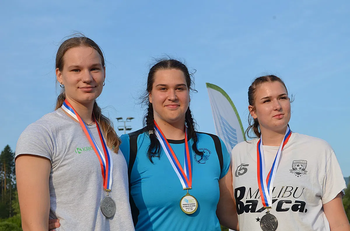 Nuša Lužnik na domačem igrišču osvojila kar dva naslova državne prvakinje, do medalj tudi Ema Pika Raj, Eva Pori ter ženska štafeta 4x400m (FOTO)