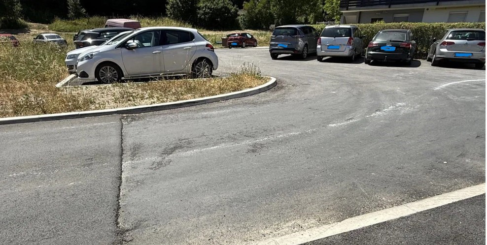 Jutri prepoved parkiranja v Coni Gradis zaradi asfaltiranja