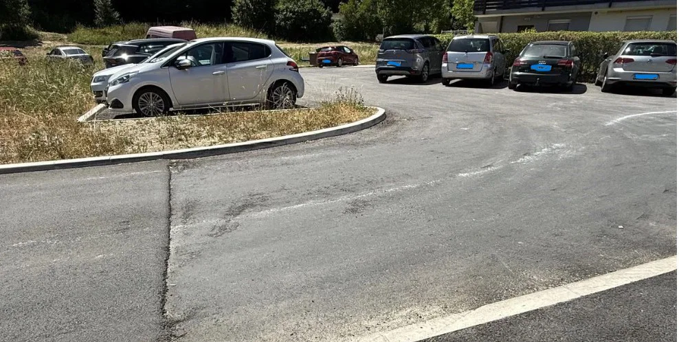 Jutri prepoved parkiranja v Coni Gradis zaradi asfaltiranja