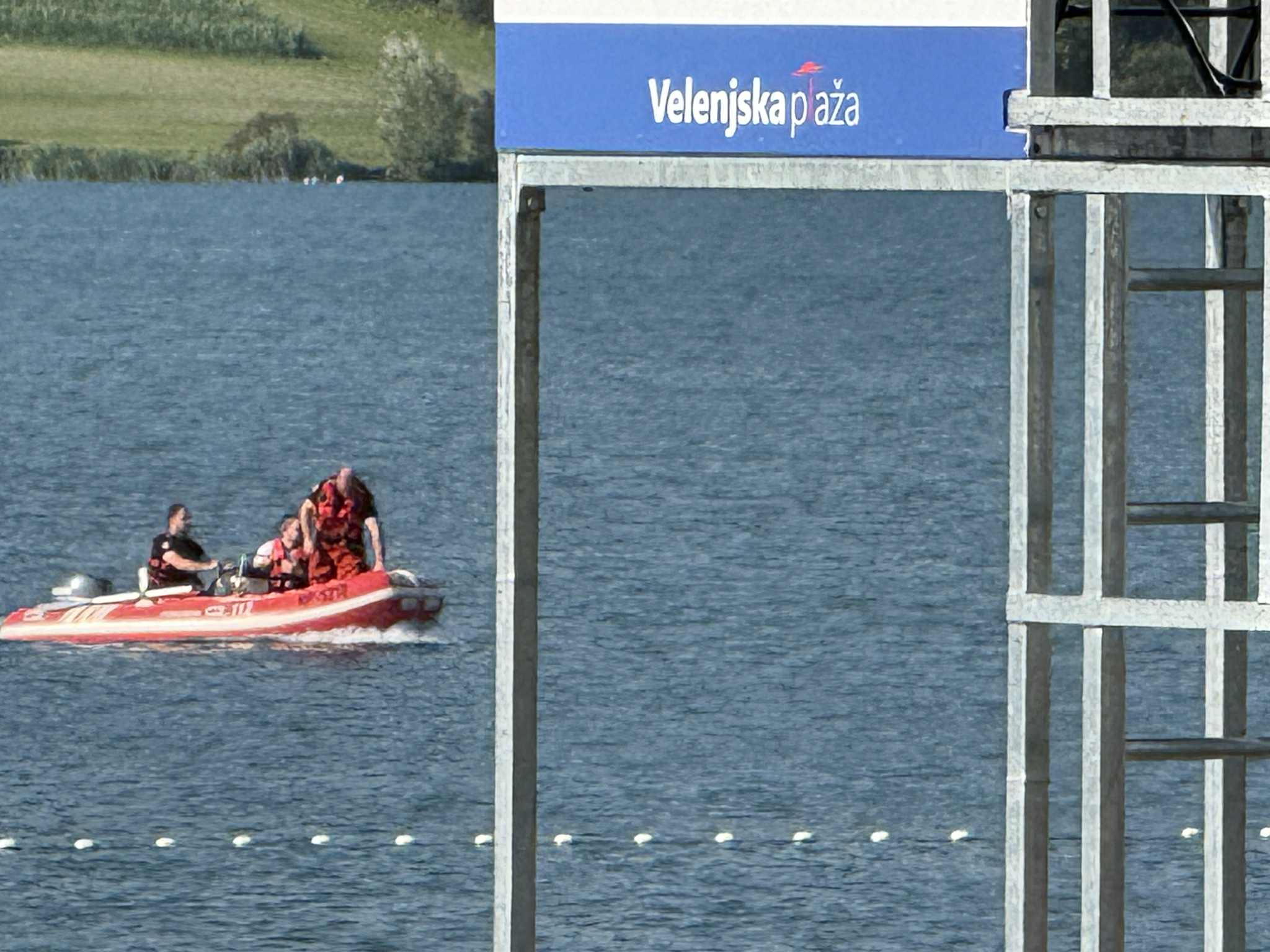V Velenjskem jezeru našli utopljeno osebo
