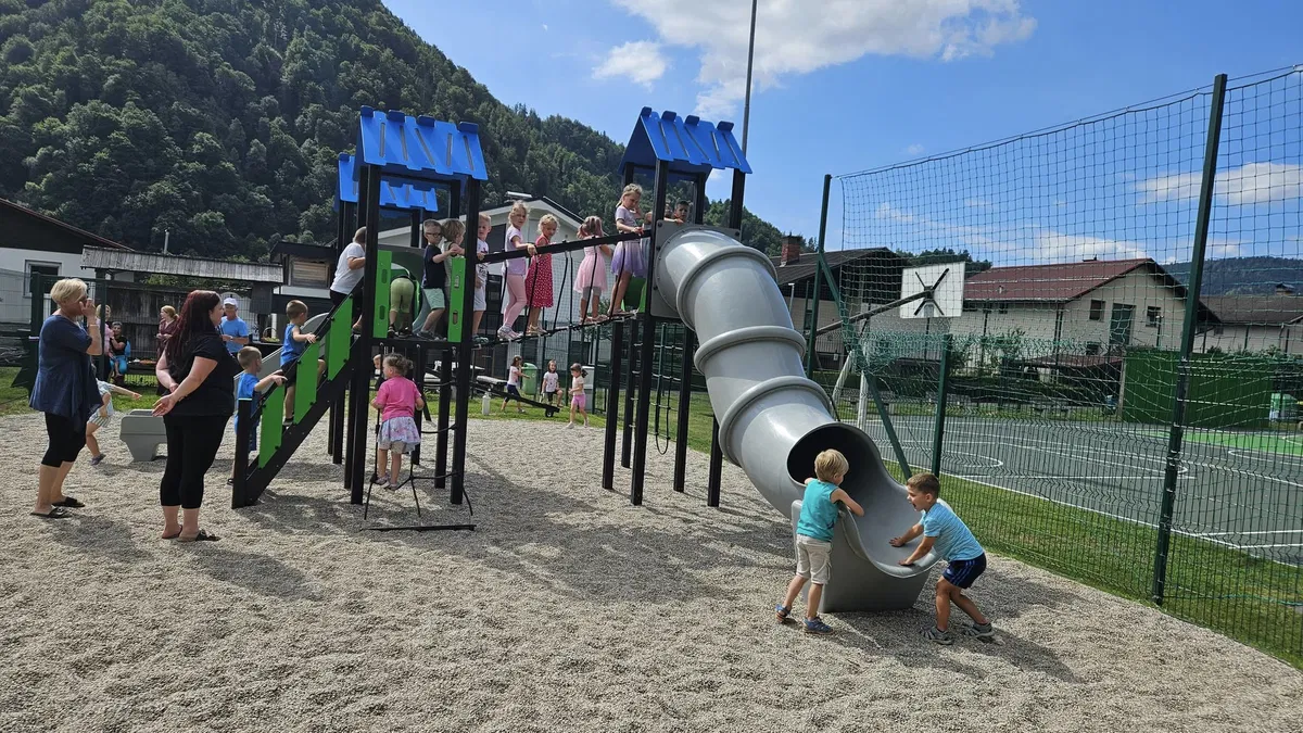 FOTO: Na Robindvoru v Dravogradu so otvorili novo otroško igrišče