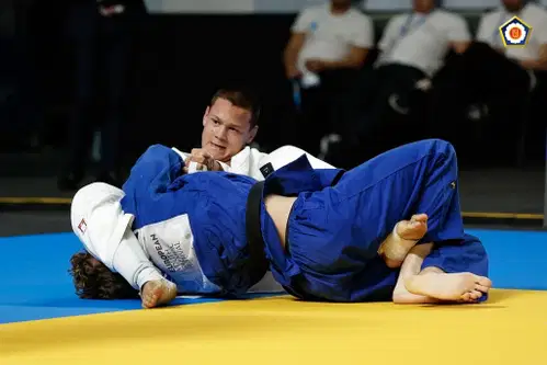 Aleks Krivec danes v prvi boj svetovnega prvenstva