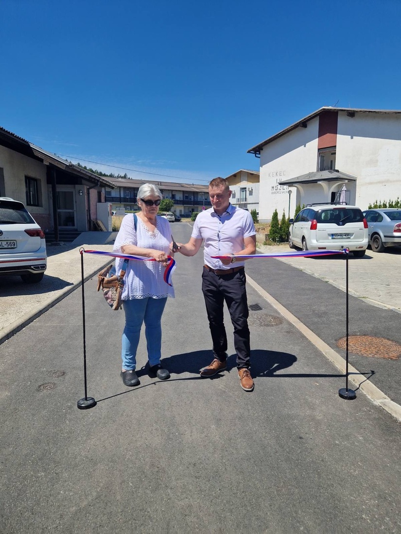 Na Ravnah otvorili prenovljeno cesto v Coni Gradis