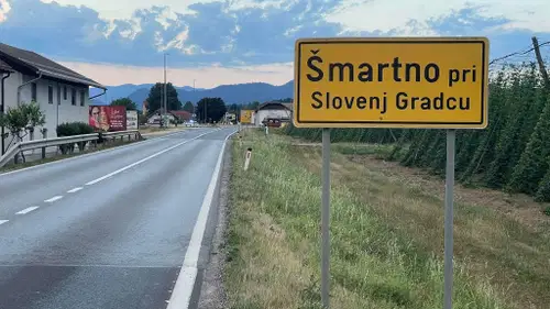 V prometni nesreči v Šmartnem umrl 46-letni motorist