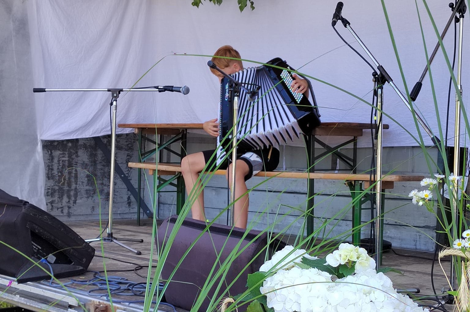 Jutrišnje tradicionalno srečanje godcev samoukov na Podvajski ravni zaradi slabega vremena odpovedano