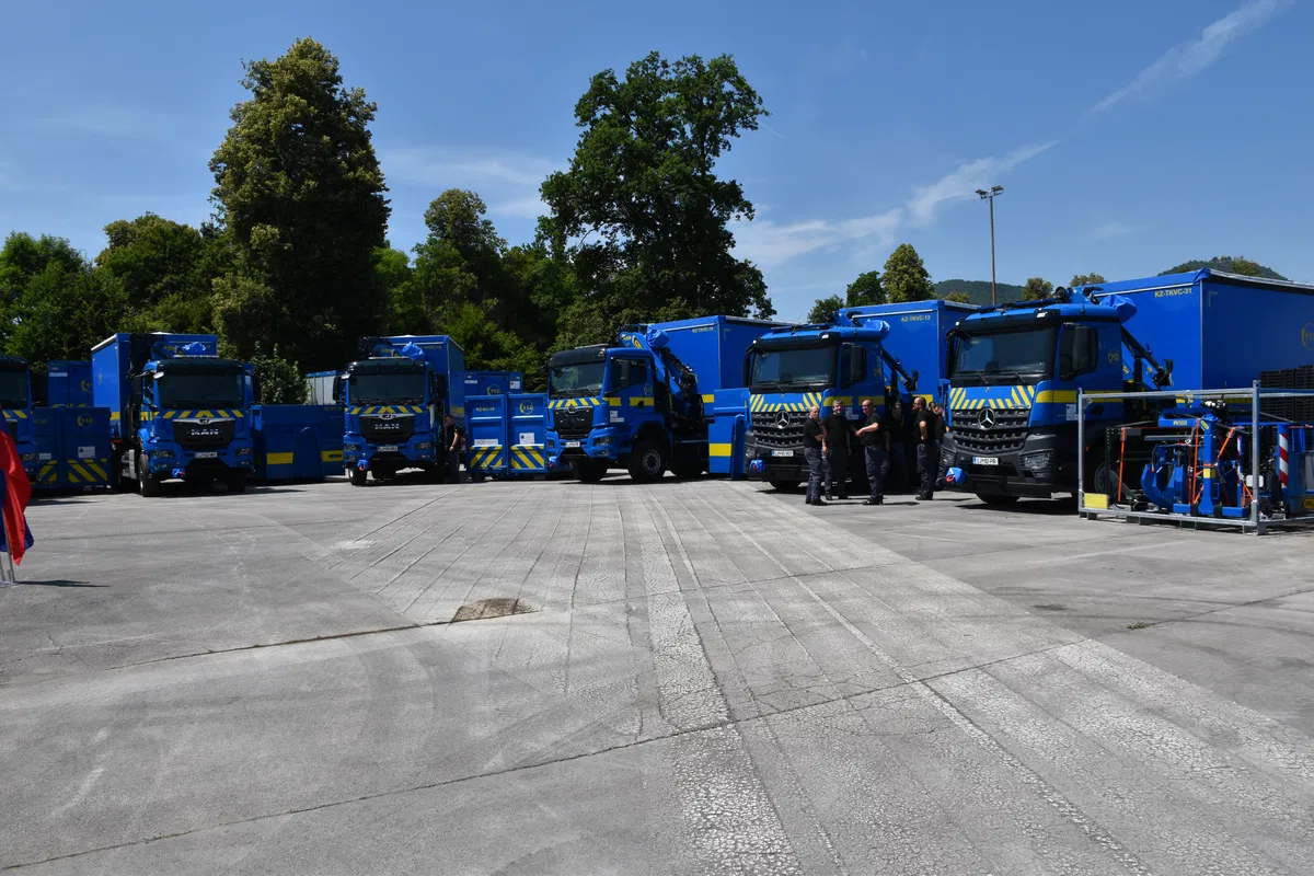 Specialna vozila in opremo za poplave prevzelo 11 občin, med njimi tudi Ravne na Koroškem