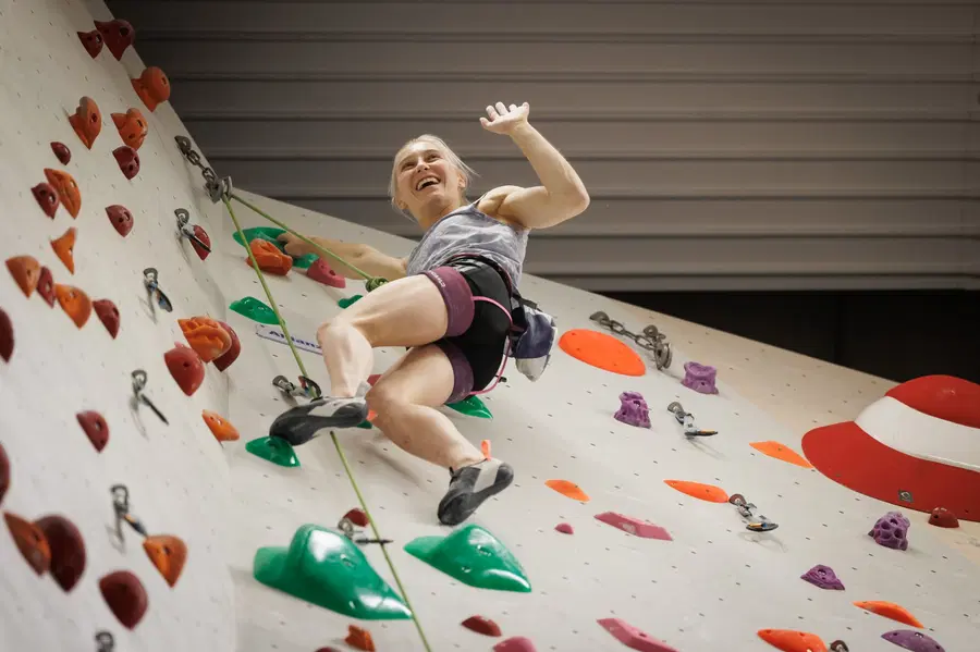 Janja Garnbret na SP uspešna tudi v kvalifikacijah balvanov