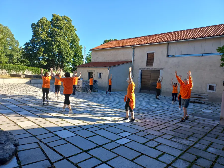 Društvo Šola zdravja: Zakaj je jutranje gibanje najboljša naložba v dan?