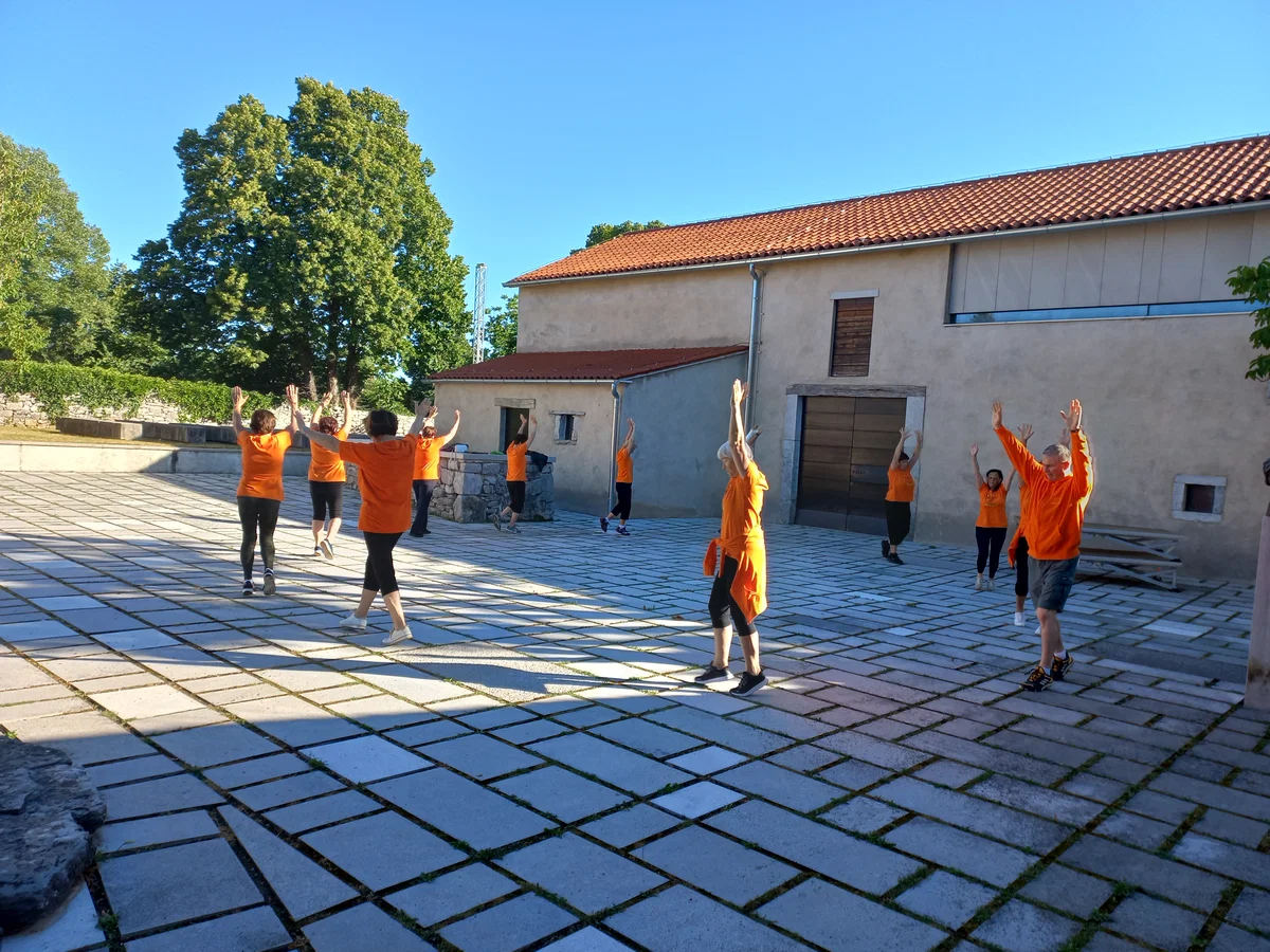 Društvo Šola zdravja: Zakaj je jutranje gibanje najboljša naložba v dan?
