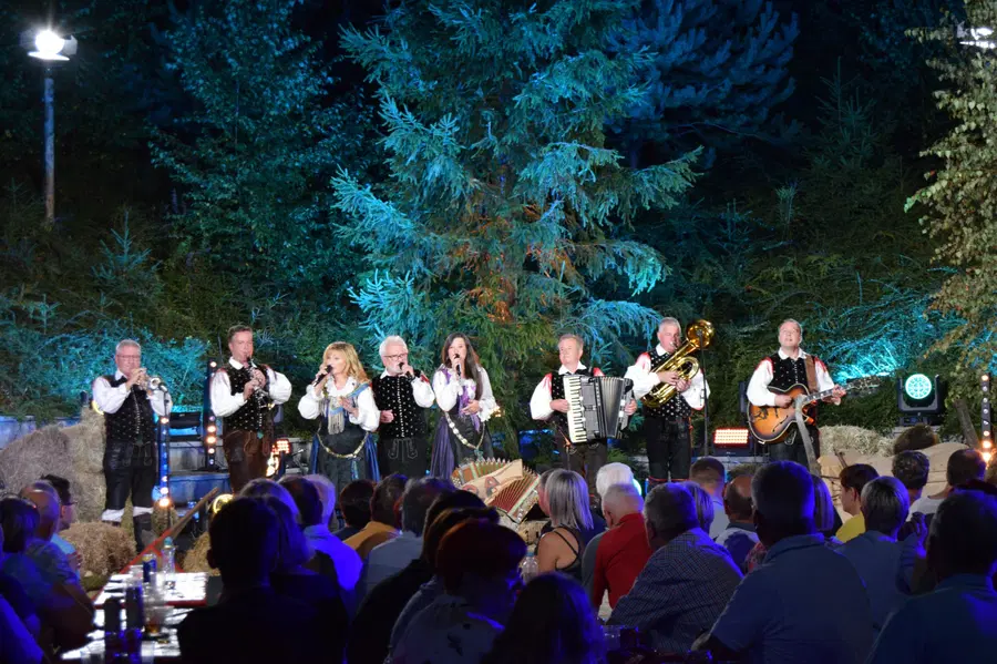 (FOTO) Graška Gora poje in igra: Poklon narodnozabavni glasbi in tradiciji