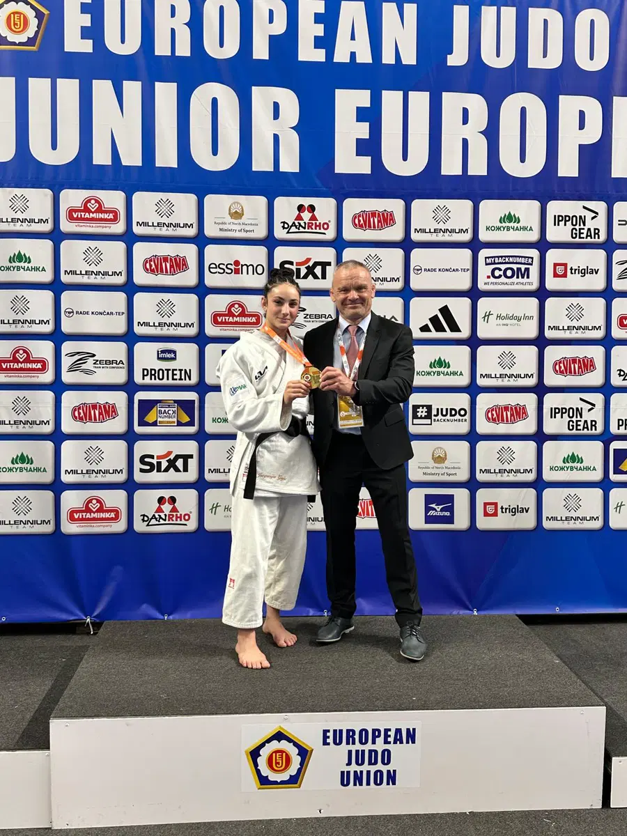 FOTO: Jevgenija Gajič prvič v karieri stopila na najvišje stopničke