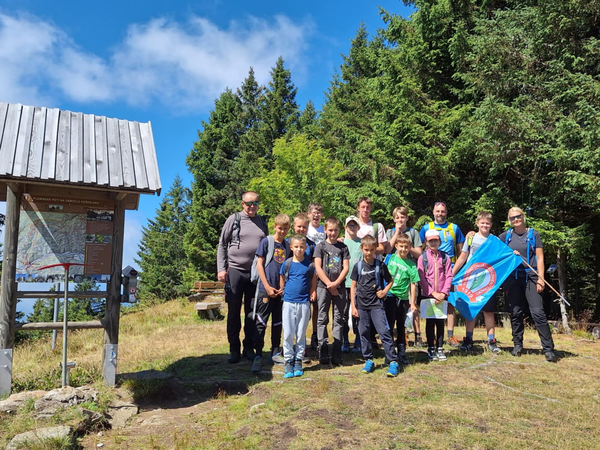 FOTO: Planinski tabor za mlade 2025 na Koči pod Kremžarjevim vrhom navdušil