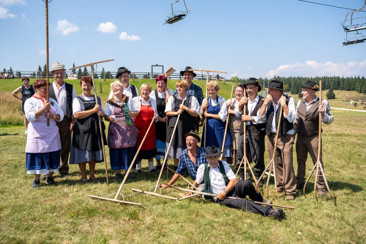 (FOTO) Rogla: Kosci in grabljice pripeljali košček preteklosti nazaj