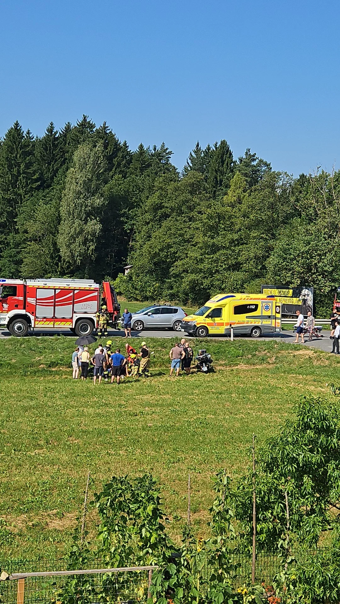 V Turiški vasi je prišlo do prometne nesreče, cesta je zaprta