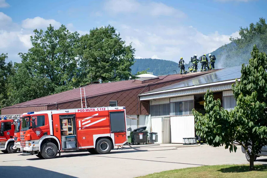 Požar v Radljah uničil objekt pivovarne Time Brewery, materialna škoda visoka