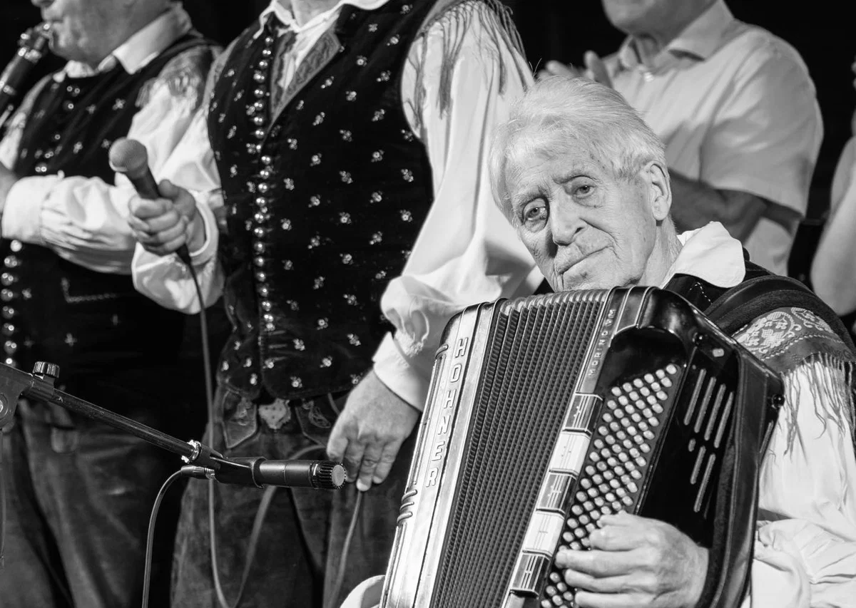 Franca Šegovca bodo na zadnjo pot glasbeniki pospremili v narodnih nošah