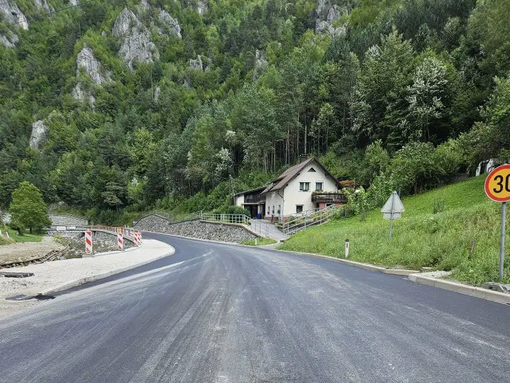 Cesta Črna - Mežica po zaključku del prevozna že v dobri uri