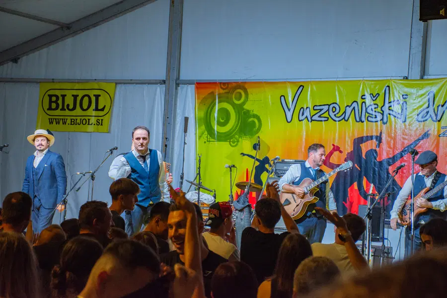 FOTO: V Vuzenici Modrijani napolnili šotor do zadnjega kotička