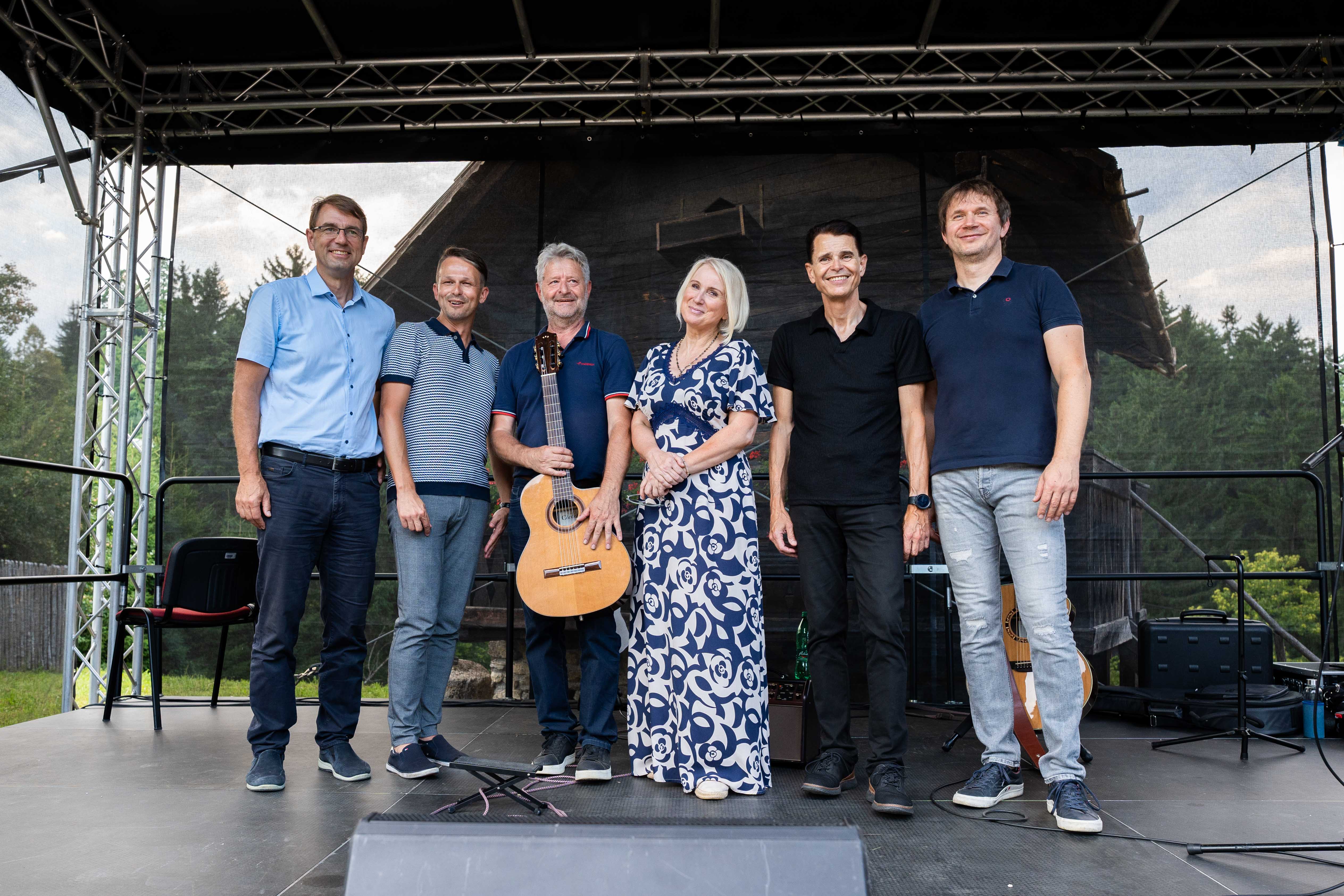 FOTO: Vsakoletno srečanje pri Prežihovi bajti tudi letos dobro obiskano