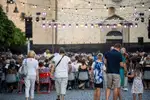 Jutri v Slovenj Gradcu brezplačna opera pod zvezdami: na Trgu svobode bo zazvenel Ljubezenski napoj