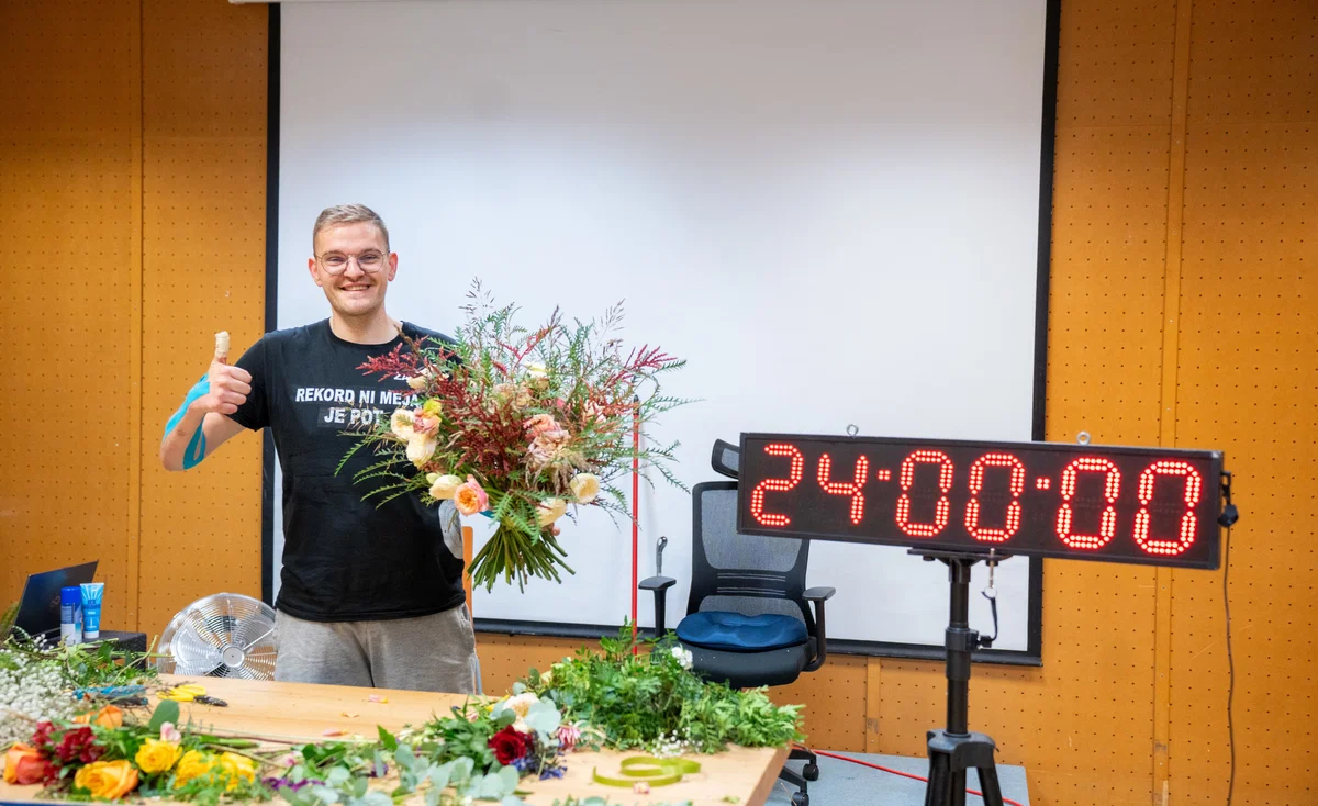 VIDEO in FOTO: Žanu Žolgerju je uspelo, rekord 24-urnega izdelovanja šopkov je njegov