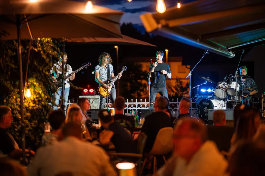 FOTO: One Plan z rock ritmi napolnili Hišo Ančka