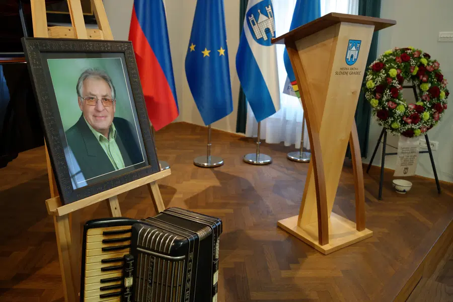 FOTO: Z žalno sejo so se poklonili preminulemu Francu Šegovcu