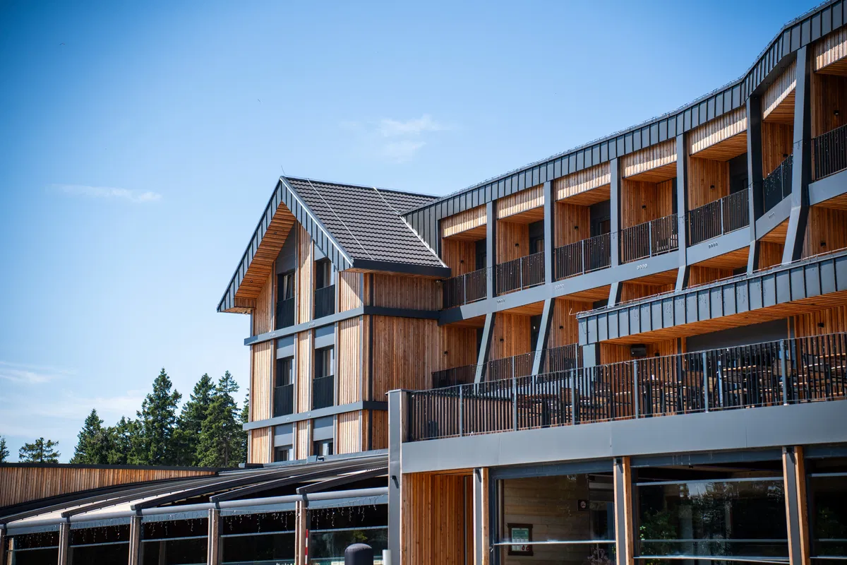 (VIDEO) Nagradna igra: Ugani ime novega hotela na Kopah!