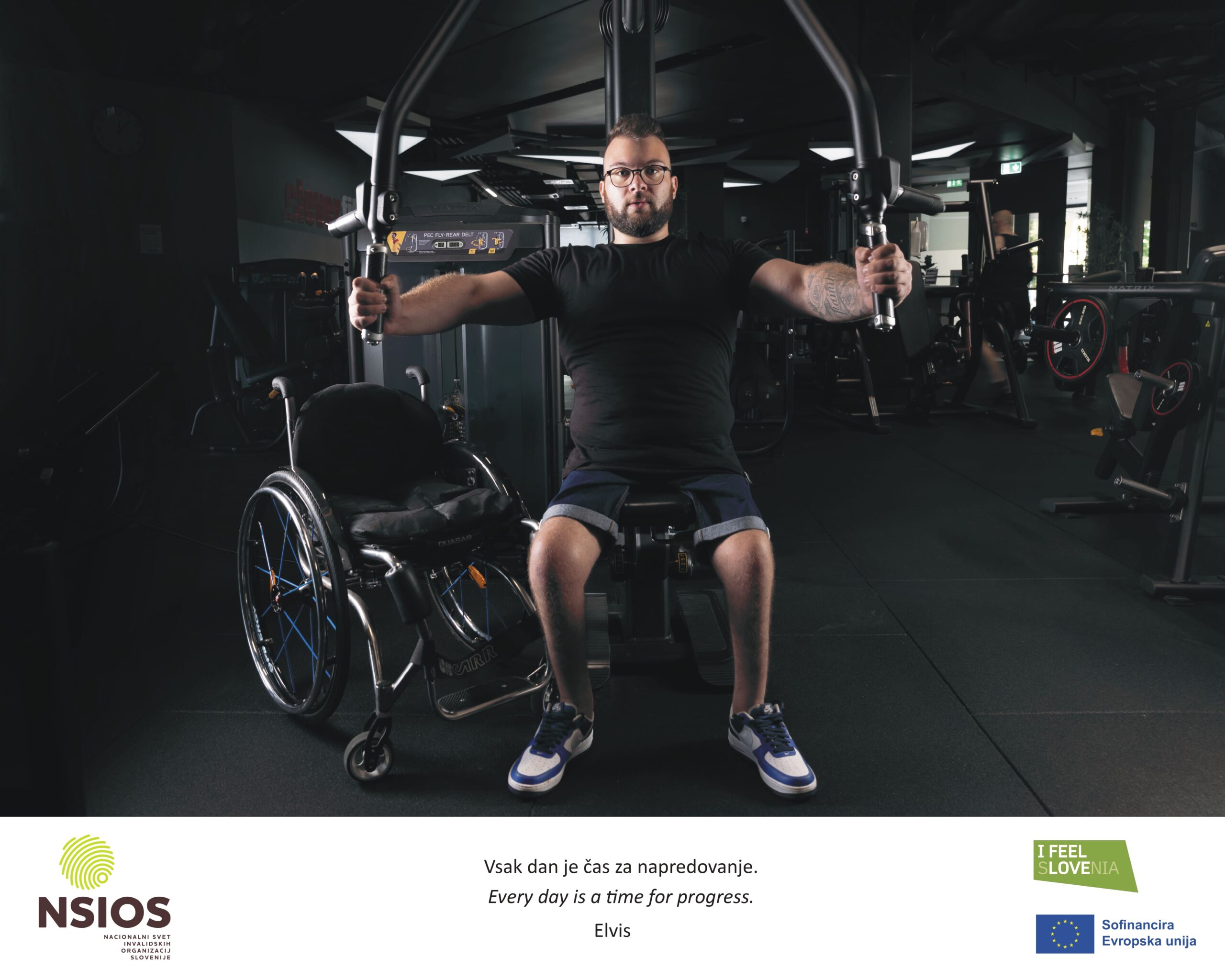 Potujoča fotografska razstava Nič drugačno življenje vabi k ogledu