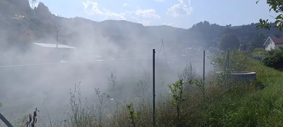 V Občini Prevalje posredovali gasilci pri požaru cipres