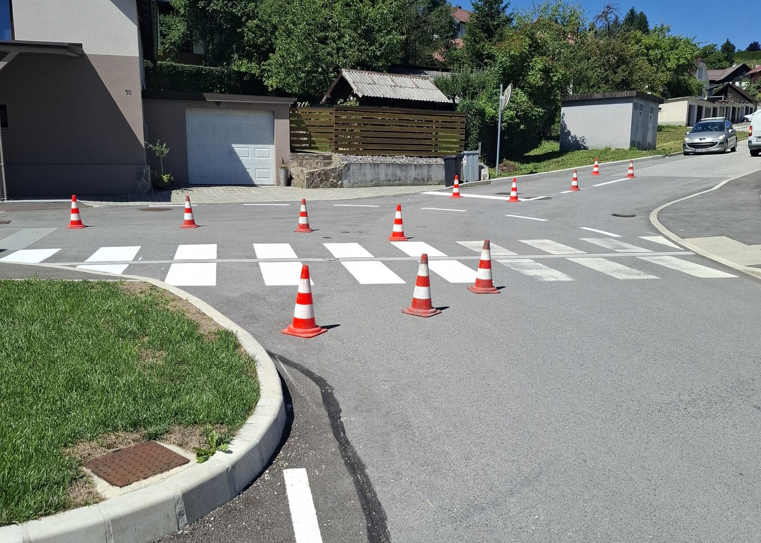 Na Malgajevi ulici v Mežici je nova prometna ureditev