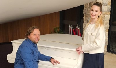 Poletje v mestu: Annia in pianist Marx bosta danes pričarala glasbeni večer v mestu