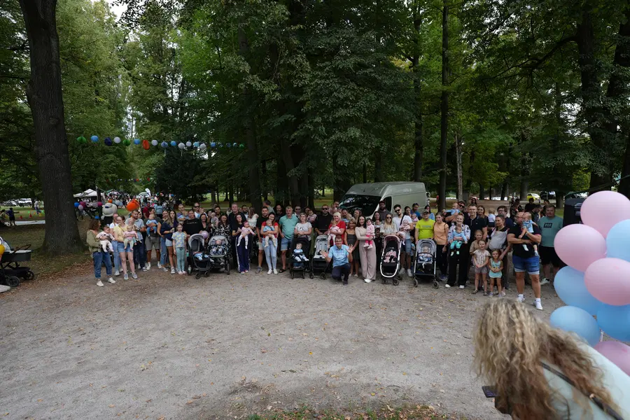 FOTO: Na sprejemu novorojenčkov Občina Ravne na Koroškem prejela certifikat »Dojenju prijazna občina«