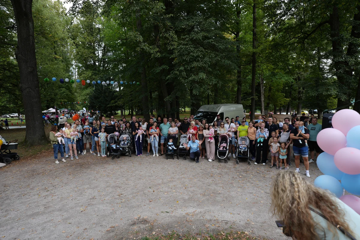 FOTO: Na sprejemu novorojenčkov Občina Ravne na Koroškem prejela certifikat »Dojenju prijazna občina«