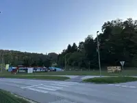 Zaradi priprav na Ravenske dneve parkiranje pred Letnim bazenom ne bo mogoče