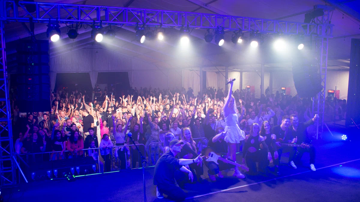 FOTO: Nina Pušlar in Ines Erbus poskrbeli za nepozaben večer na Ravenskih dneh