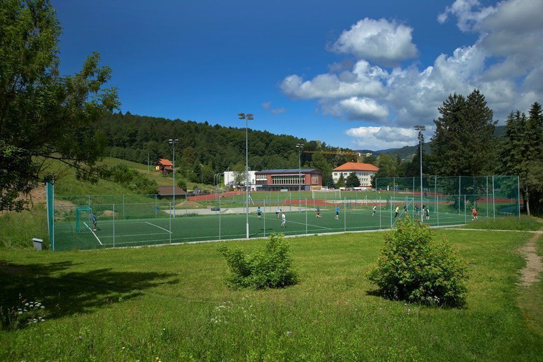 Ravne Open 2025: Vabljeni na dan športnih izzivov v nogometu, košarki in namiznem tenisu