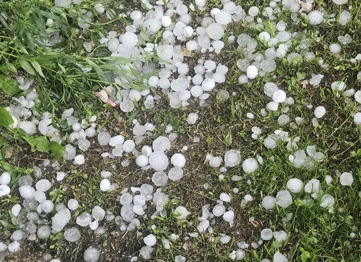 Sobotne nevihte marsikje prinesle tudi točo