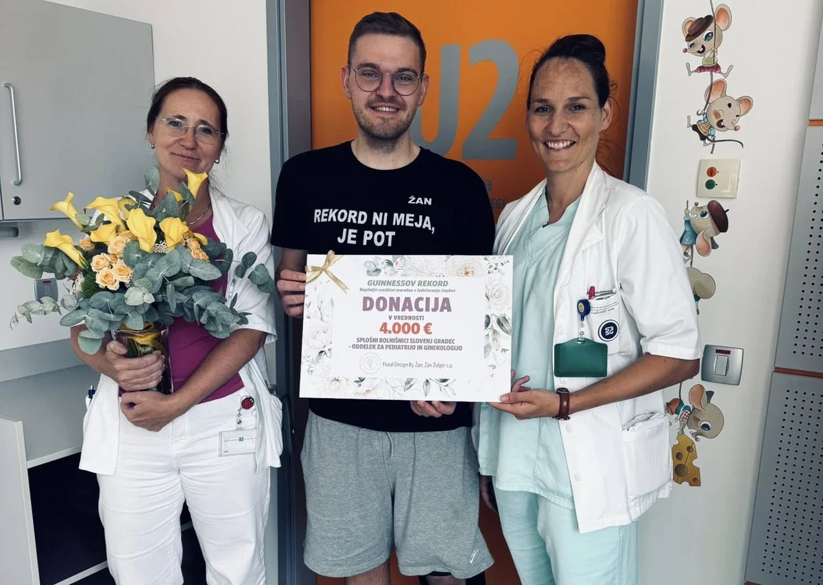 Florist Žan predal donacijo od prodanih šopkov slovenjgraški bolnici