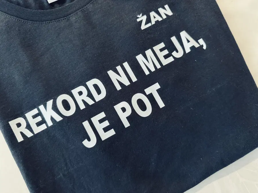 Priprave na Guinnesov rekord v izdelavi šopkov v polnem teku