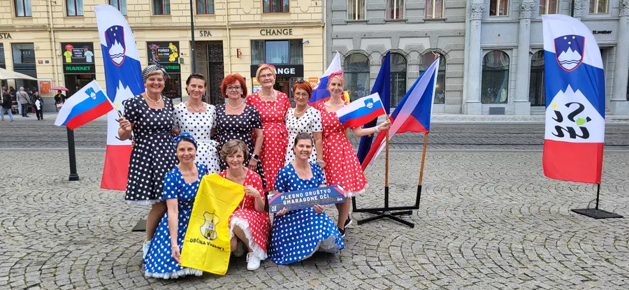 Plesno društvo Smaragdne oči iz Vuzenice navdušilo na festivalu v Pragi